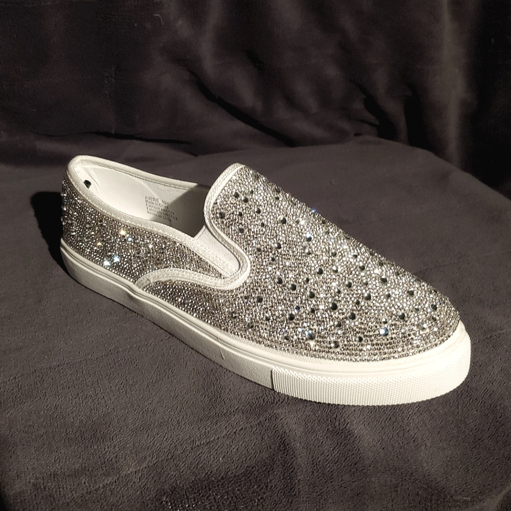 *PRICE DROP*  NWT DB Studio Crystal Bridal Sneakers Size 10